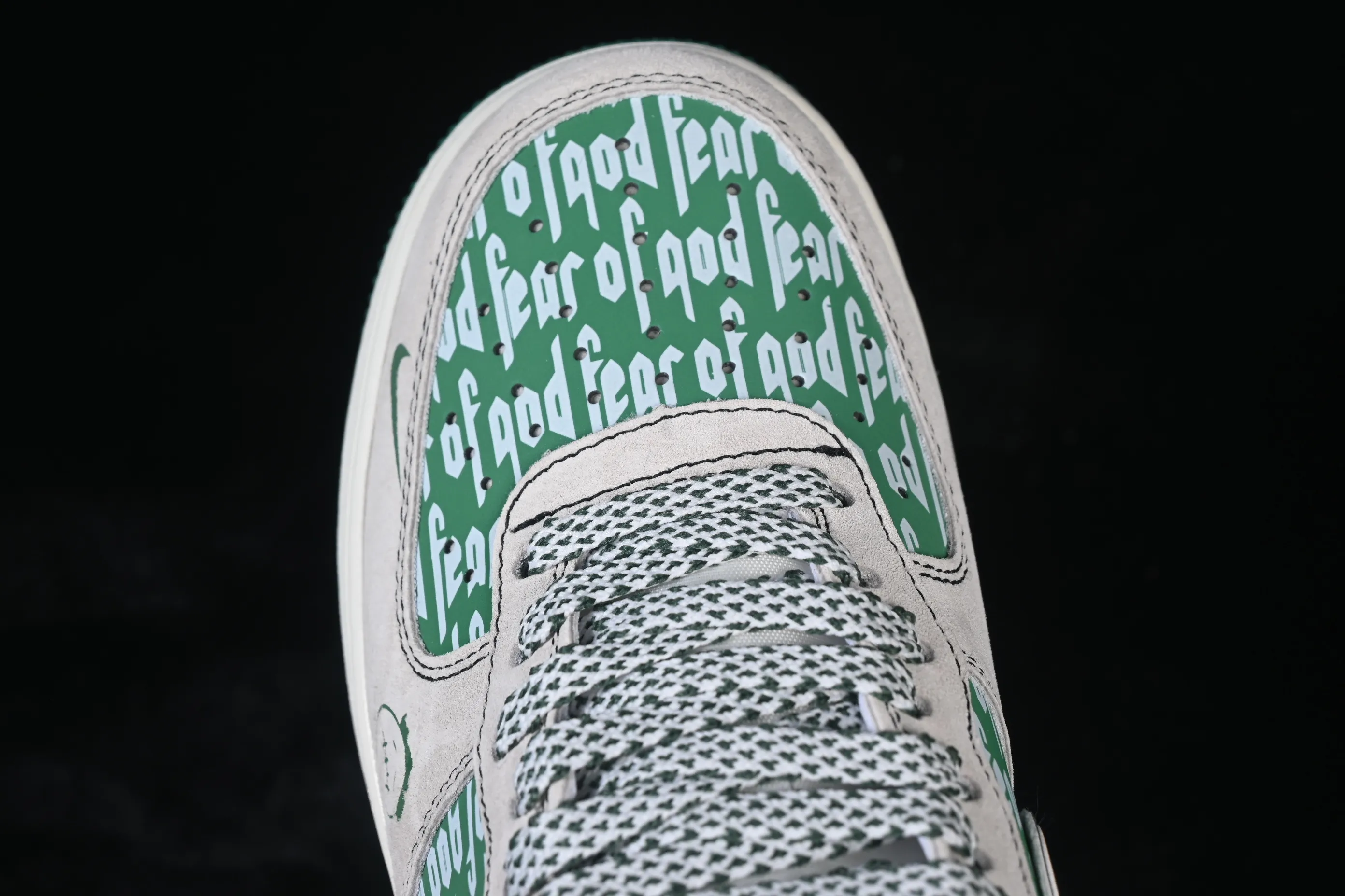 All categories Nk Air Force 1 Air Force series Nk Air Force 1 Low Air Force low-top Nike Air Force 1'07 Low Gray and green contrast Air Force 1 low-top casual sneakers SY1388-025